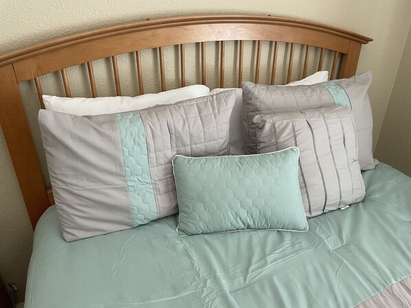 4 bedrooms, iron/ironing board, free WiFi, bed sheets