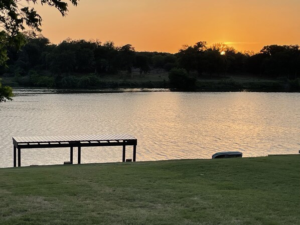 Property grounds - New 3rd Full Bathroom for 2025. Best lake and mountain views. Super clear water (Kingsland)