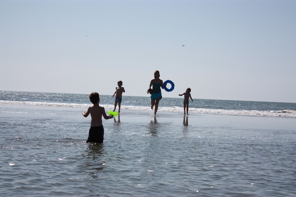 Una playa cerca, sillas reclinables de playa