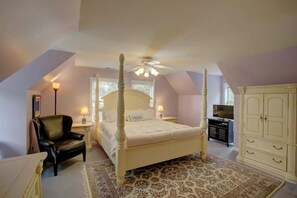 6 bedrooms, iron/ironing board, travel crib, free WiFi