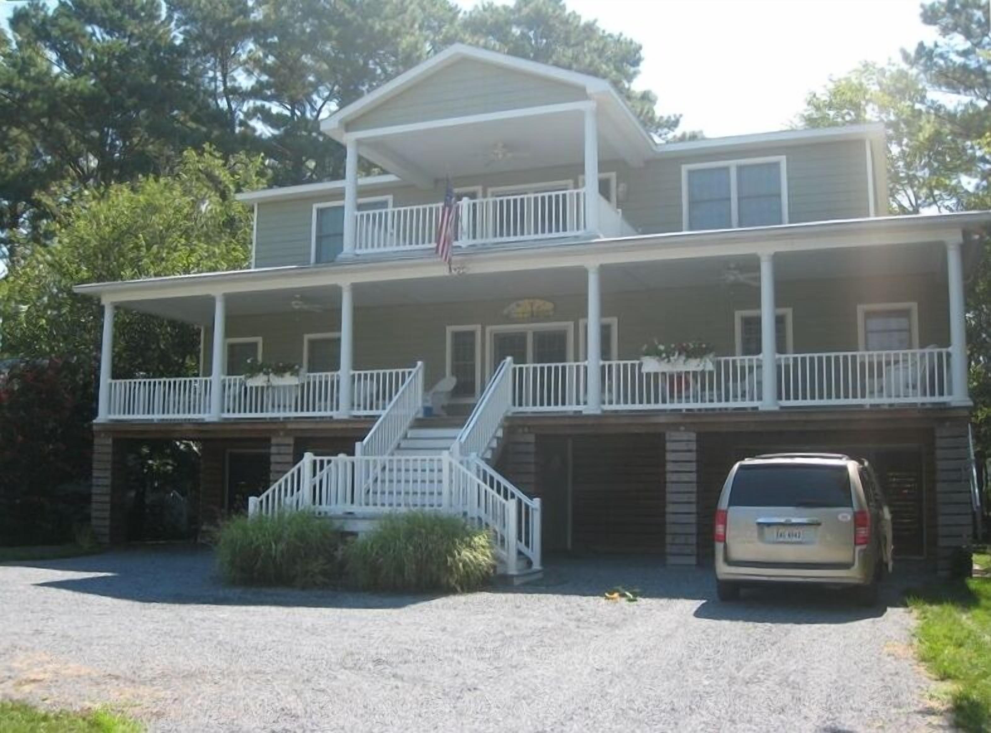 Bethany Retreat Home with 6 Bedrooms includes 2 Master Suites