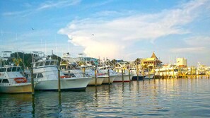 Marina - Waterfront Studio with two Pools, Grills, Pet Friendly (Fort Walton Beach)