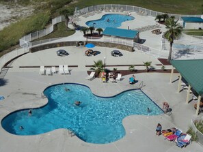 Alberca techada y alberca climatizada