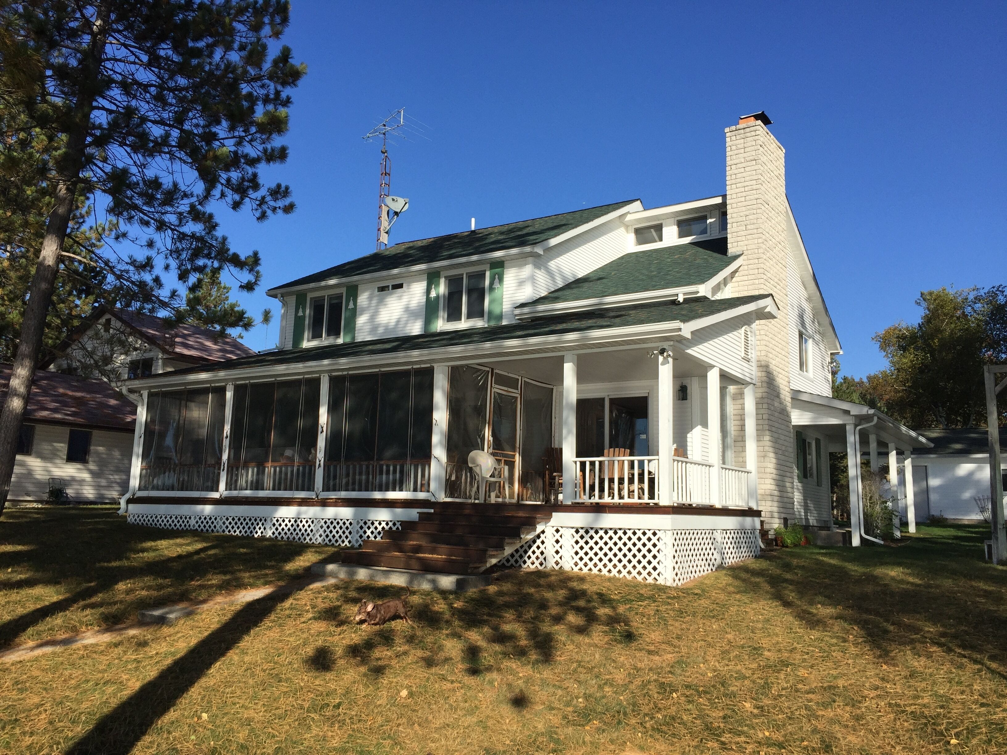WATERFRONT PARADISE ON AMAZING CLEAR LAKE (NORTHERN MICHIGAN)
