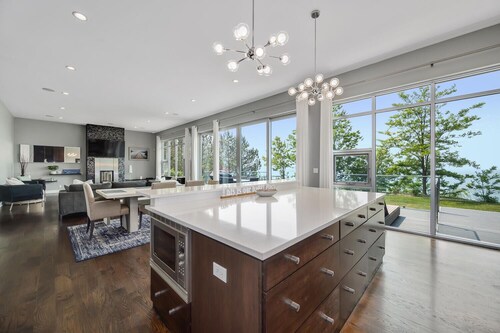 Sandy Shores: Upea moderni rantatalo, josta on näkymät auringonlaskuun Michigan-järvelle