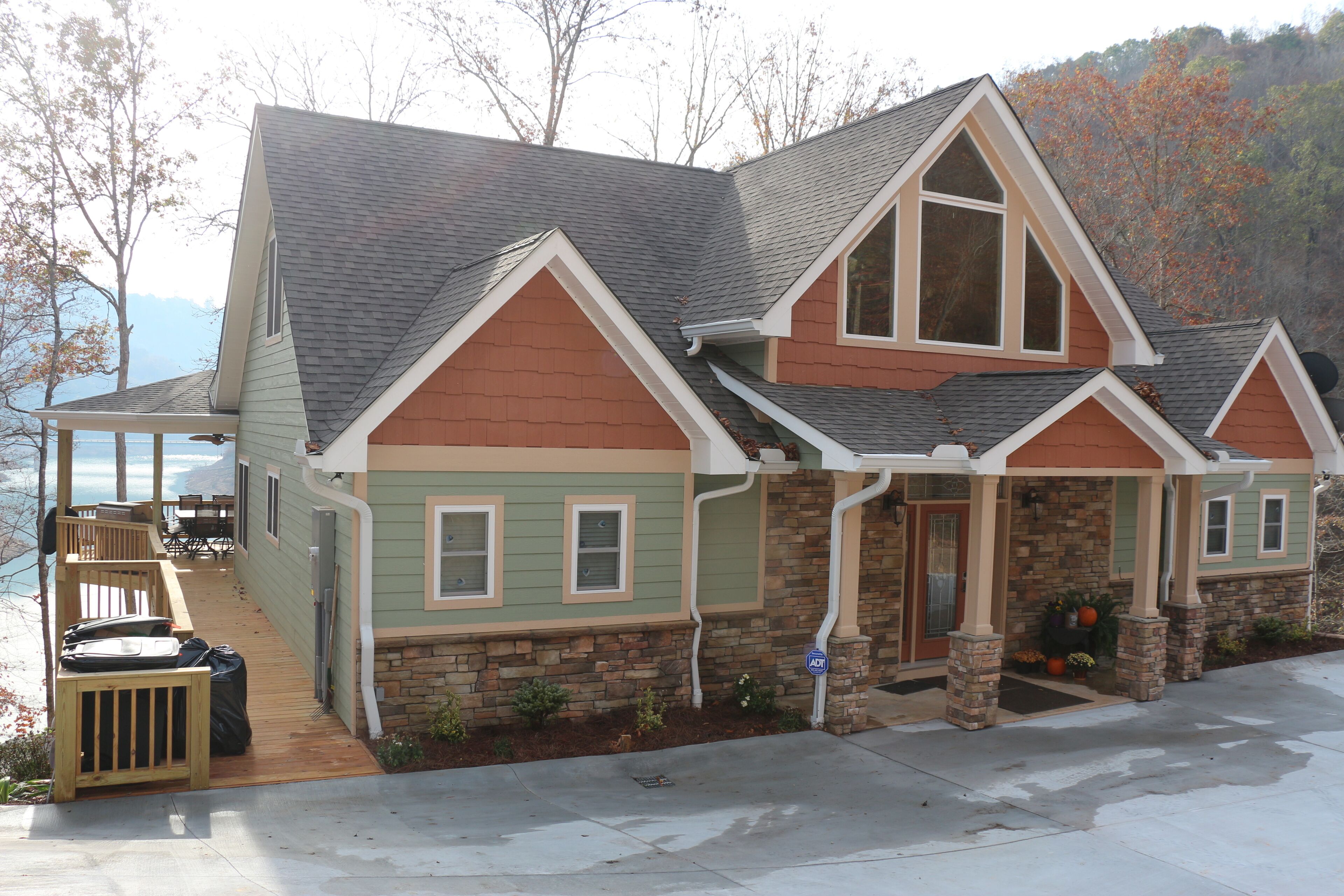AWESOME COMFORT AND VIEW!!! All your wants are in this home.