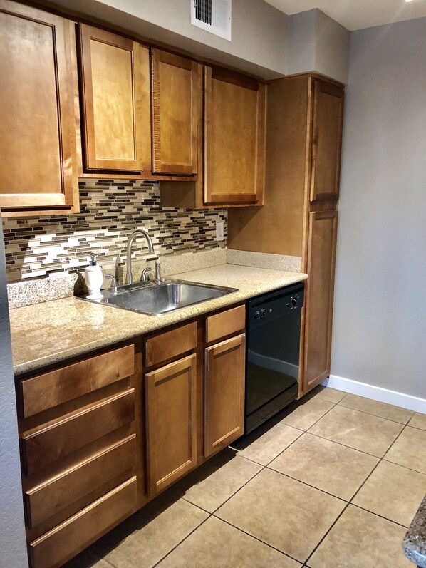 Refrigerador, microondas, parrilla de estufa y lavavajillas