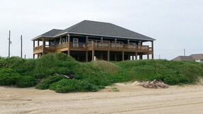 Exterior - 1AmazingView Beachfront home - Sleeps 26 Crystal Beach  9 yrs of 5-Star Reviews (Crystal Beach)