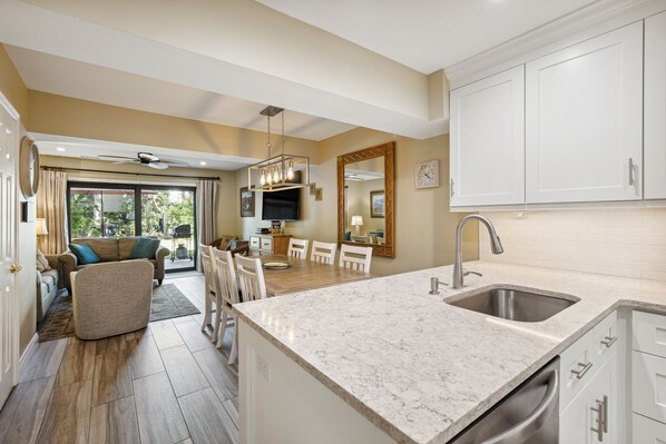 Interior - $129/Nite Start, Kid Friendly, Close to Beach and Coligny Plaza (Hilton Head Island)