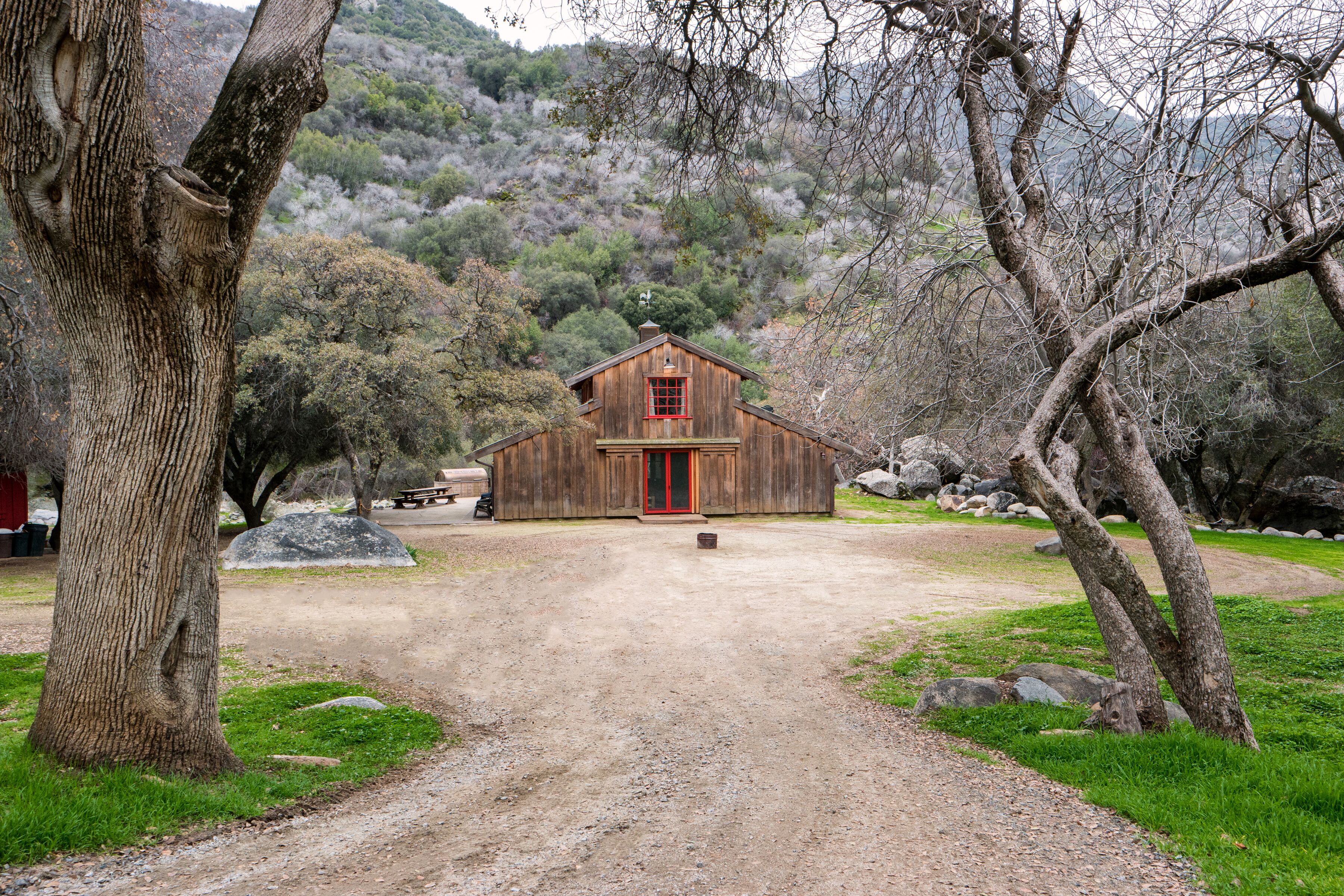 Sequoia 270 Acre Private River Retreat 