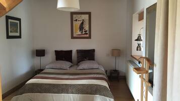 2 quartos, ferros/tábuas de passar roupa, Wi-Fi, roupa de cama