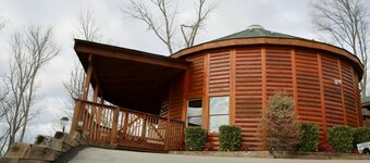  The Cozy Bearz Cabin,  A place to relax and have a Great time!