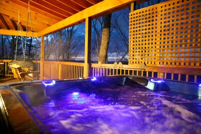  The Cozy Bearz Cabin,  A place to relax and have a Great time!