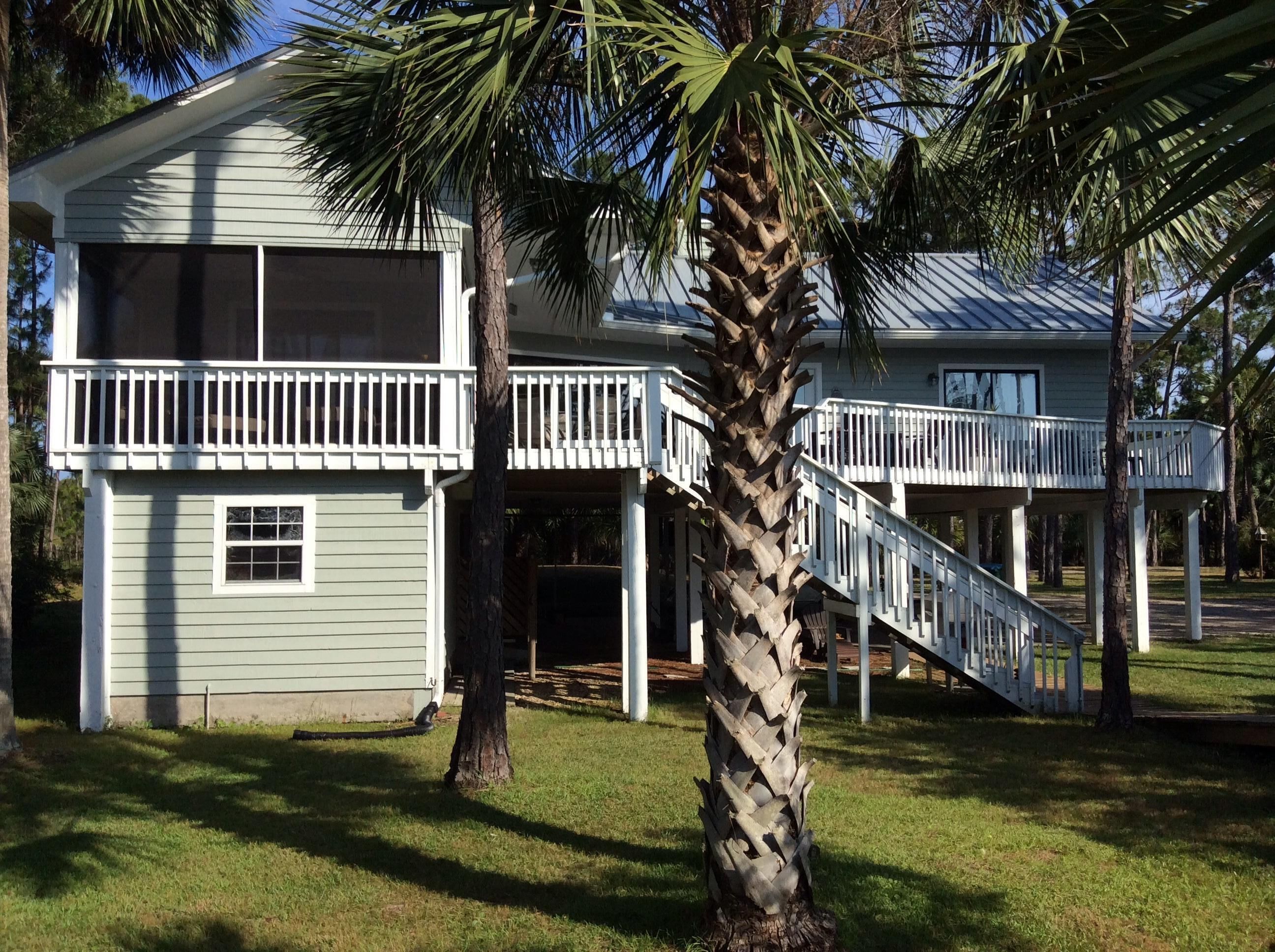 Private 2.5 acre bayfront. KAYAK LAUNCH + boat slip. August/early fall openings
