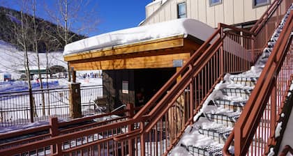 Ski IN / Ski OUT, SUPER B 6 Pak LIft, 3 sänkyä + kerrossänky, 3 kylpyamme, vuodepaikkoja 9, kylpytynnyri