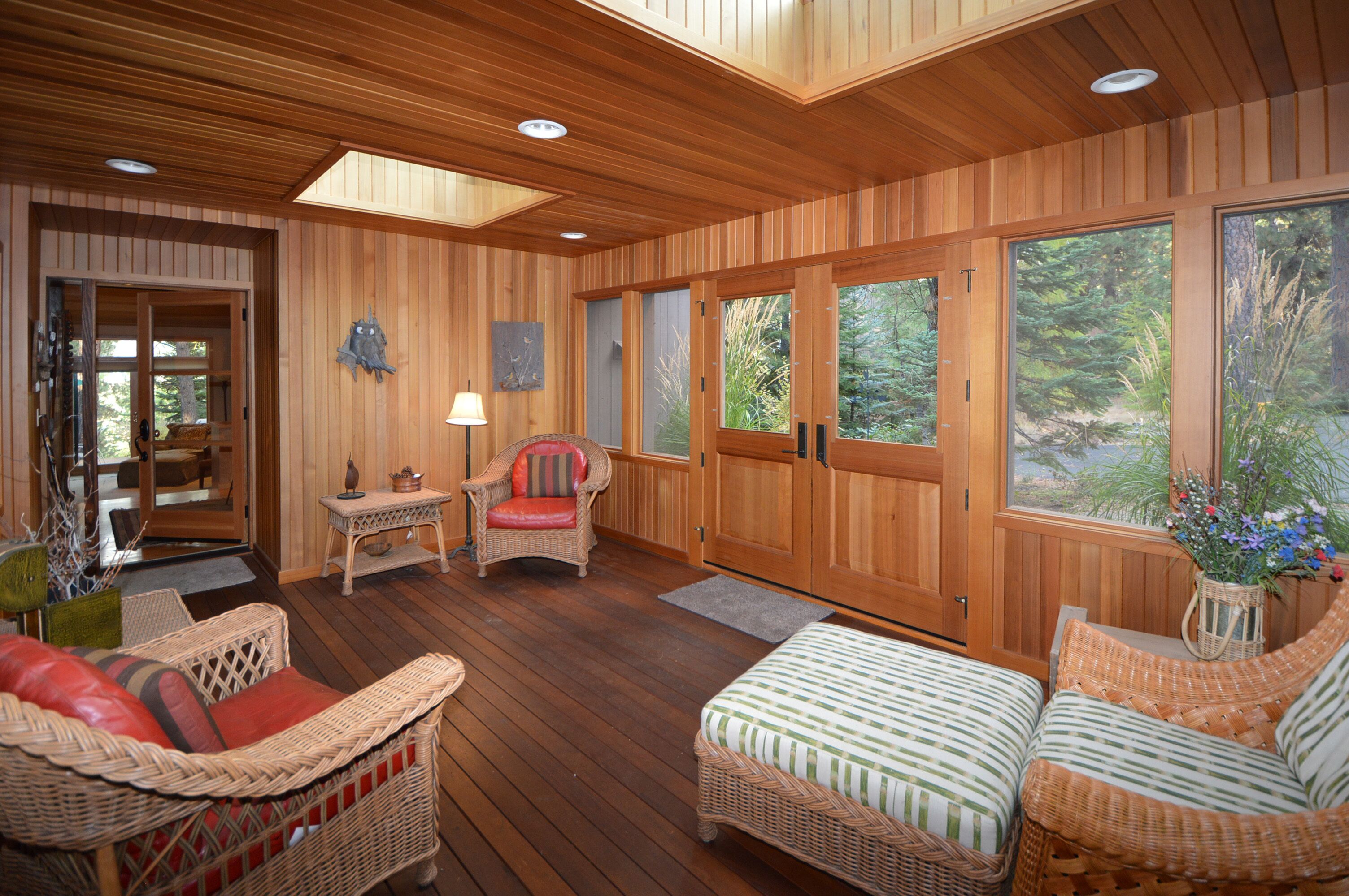 5 bedroom home with that true Black Butte Ranch feel!
