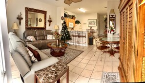 Smart-tv, dvd-spelare och böcker