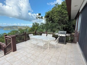 Outdoor dining - Bask in Beauty: Anole Offers Unmatched North Shore Views and a Pool Perfect for Relaxation (Cinnamon Bay)