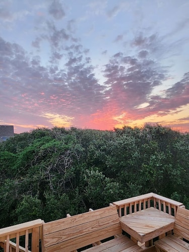 Cozy Cottage in Kitty Hawk with Gorgeous Ocean Views!