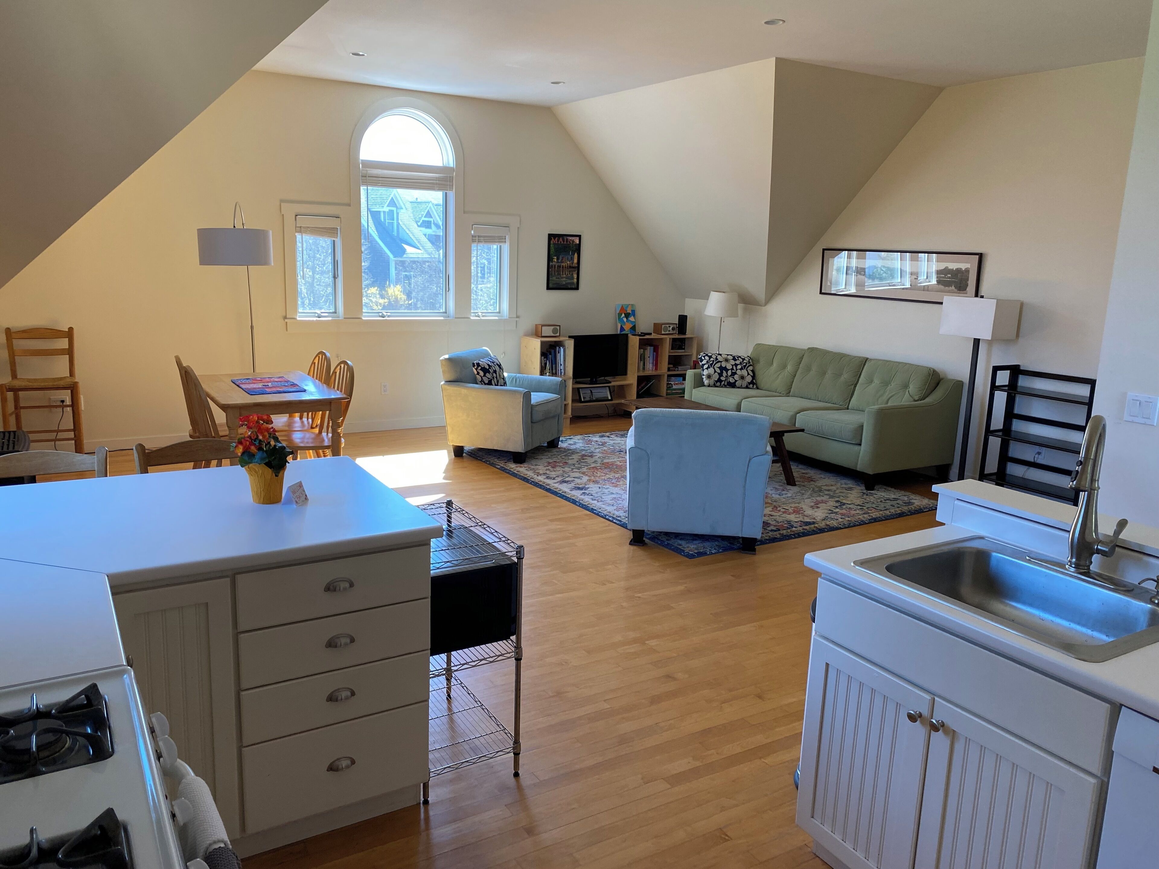 Bright, Open, Modern Comfort in Rockport Village