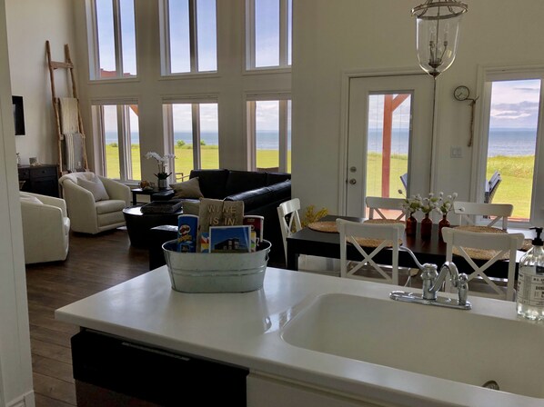 Smart TV, fireplace, DVD player, books - Bright and Airy Oceanfront Beach House! (Belle River)