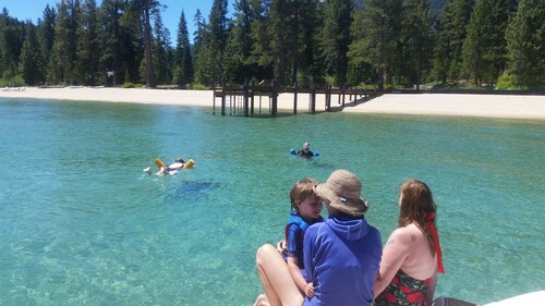 5 Star Comfort & Fun for everyone, 15 min to ski & lake. H.Tub, P.Tbl, LG yard