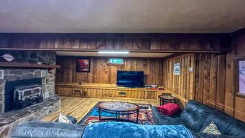 Smart TV, fireplace, DVD player, books