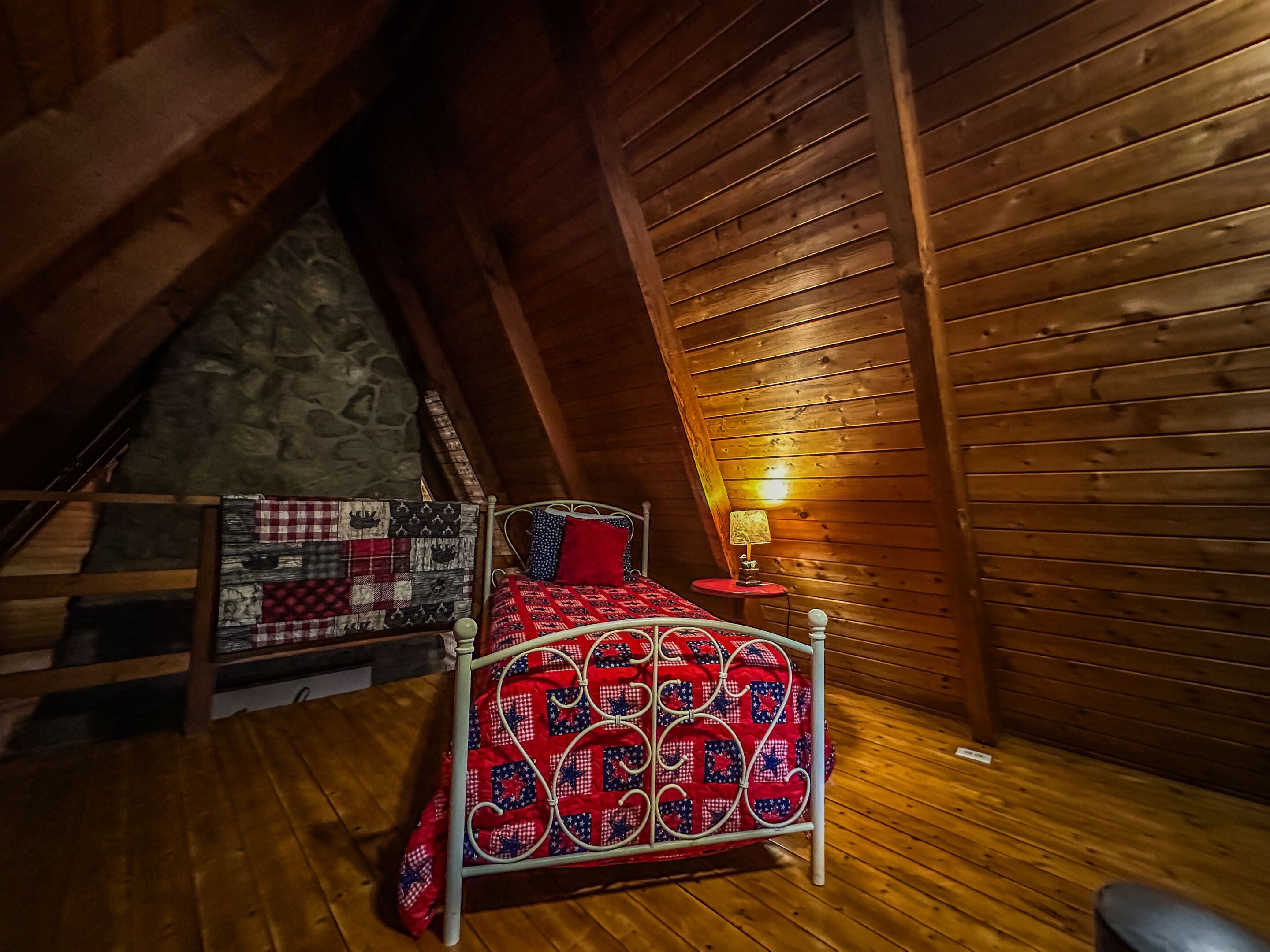 1st Choice Lodging - Chalet Lodge - Bedroom 3