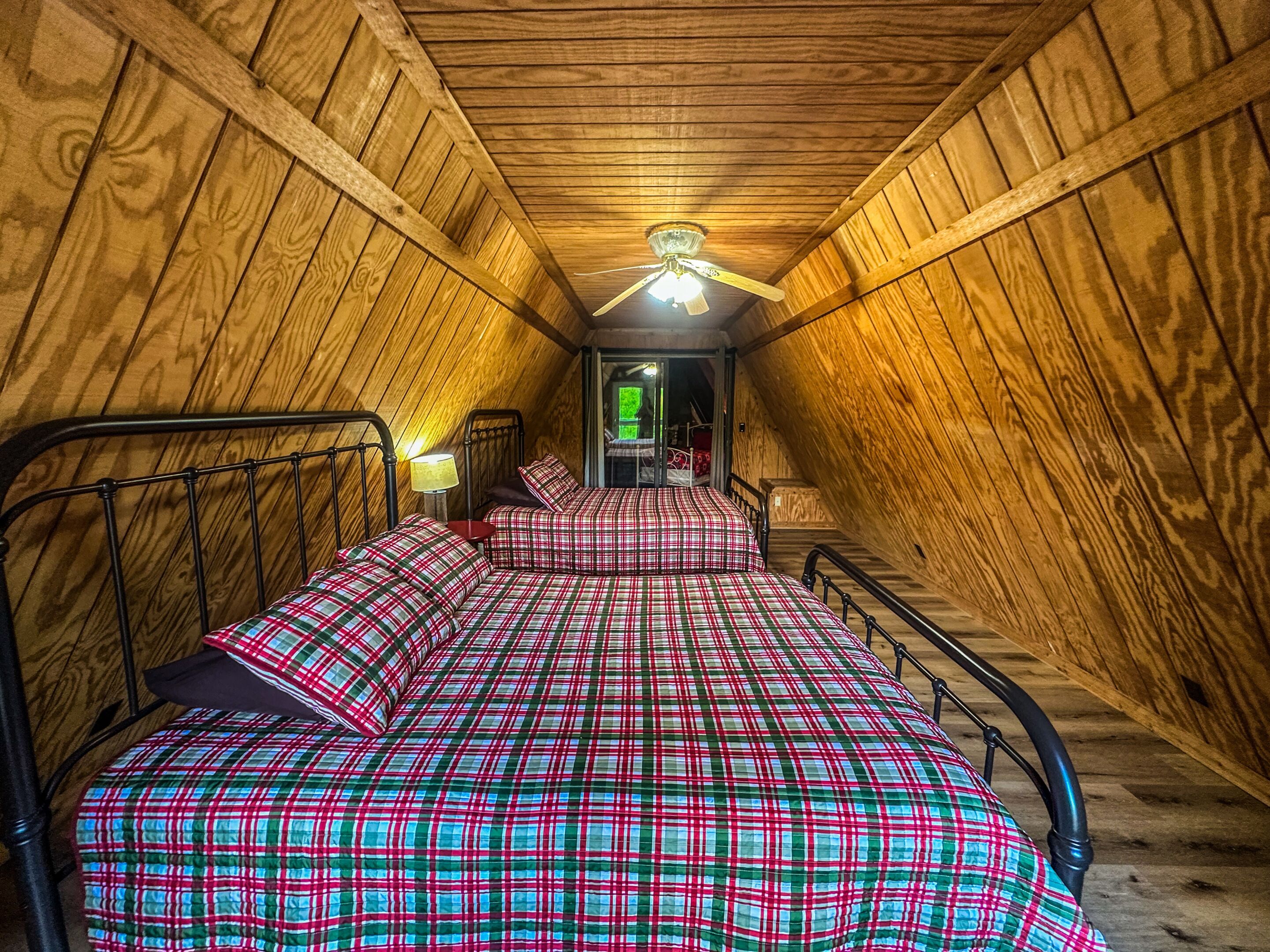 5 bedrooms, iron/ironing board, WiFi (free), bed sheets