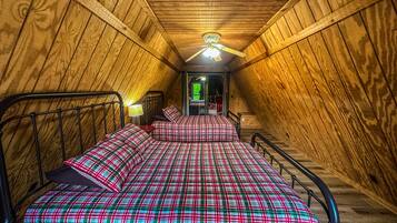 5 bedrooms, iron/ironing board, WiFi (free), bed sheets