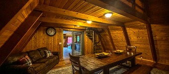 Luxury Lodge in Hocking Hills w/ Swimming Pool, Hot Tub and Lake - Wedding Venue