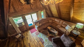 Smart TV, fireplace, DVD player, books