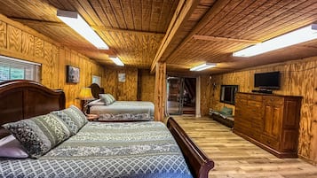 5 bedrooms, iron/ironing board, WiFi (free), bed sheets