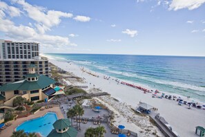 On the beach, sun loungers - King Master Ocean Front Deluxe Unit in Coastal Chic Style- (Miramar Beach)
