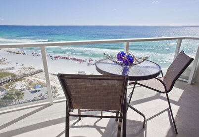 King Master Ocean Front Deluxe Unit in Coastal Chic Style-