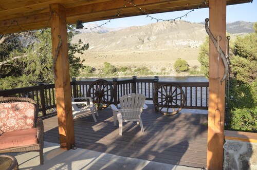 Tranquil Home on Yellowstone River. See other home #4914516 for large families