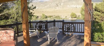 Tranquil Home on Yellowstone River. See other home #4914516 for large families