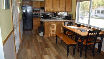 KylskÄp, mikrovÄgsugn, ugn och spishÀll