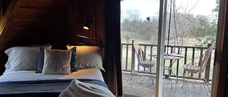 2 bedrooms, travel cot, free WiFi, bed sheets