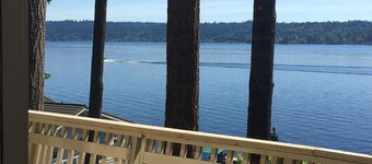 Waterfront & View-Near Seattle on Lake Sammamish in Bellevue