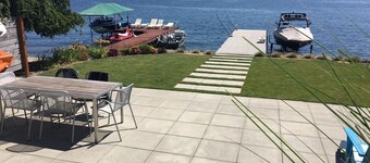 Waterfront & View-Near Seattle on Lake Sammamish in Bellevue