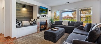 WALK TO FESTIVAL. Sleeps 8 in this 4 bedroom on the golf course 
