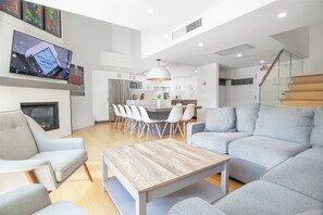 Téléviseur connecté, foyer, chaîne audio