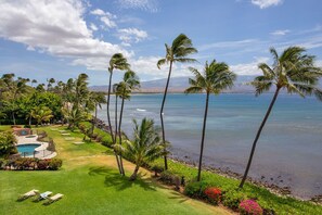 Property grounds - Oceanview, Air Conditioned, Centrally Located Maalaea Banyan Condo (Wailuku)