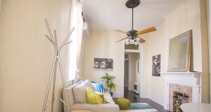 Renovated Carrollton Uptown Cottage - license # 23-NSTR-17373 and 23-OSTR-02079