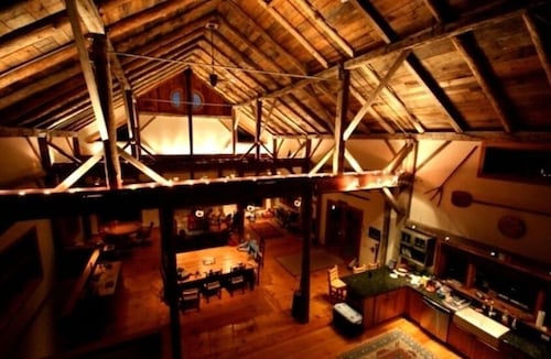 Stunning Luxury & Breathtaking Scenic Paradise. ASK ABOUT FULL SUMMER RENTAL!