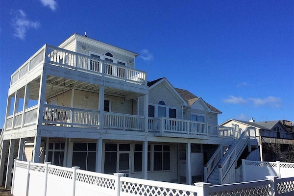 Ocean Views from 2nd & 3rd Levels. Golf Course Views from all levels.