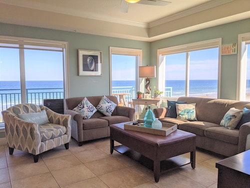 Stylish beach front condo with spectacular view!