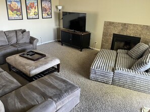 Smart TV, chimenea y tenis de mesa 