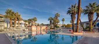 Las Palmas!Beds for 8! 3Bed 2Bath, Bunks for kids! Huge deck!